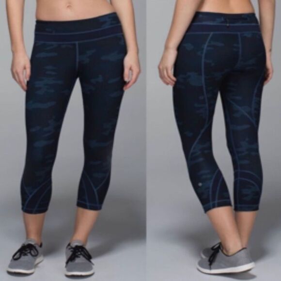 LULULEMON RUN INSPIRE CROP II Luxtreme BLUE CAMOUFLAGE SIZE 4 - Picture 2 of 12